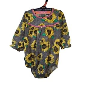 Simply Southern Grey Sunflower Print Long Sleeve Onesie Size 9-12M